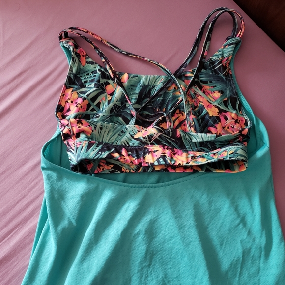 Active wear - Picture 1 of 2